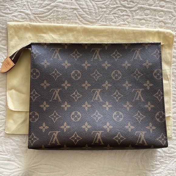 Louis Vuitton Toiletry Pouch 26 Discontinued - Picture 10 of 13